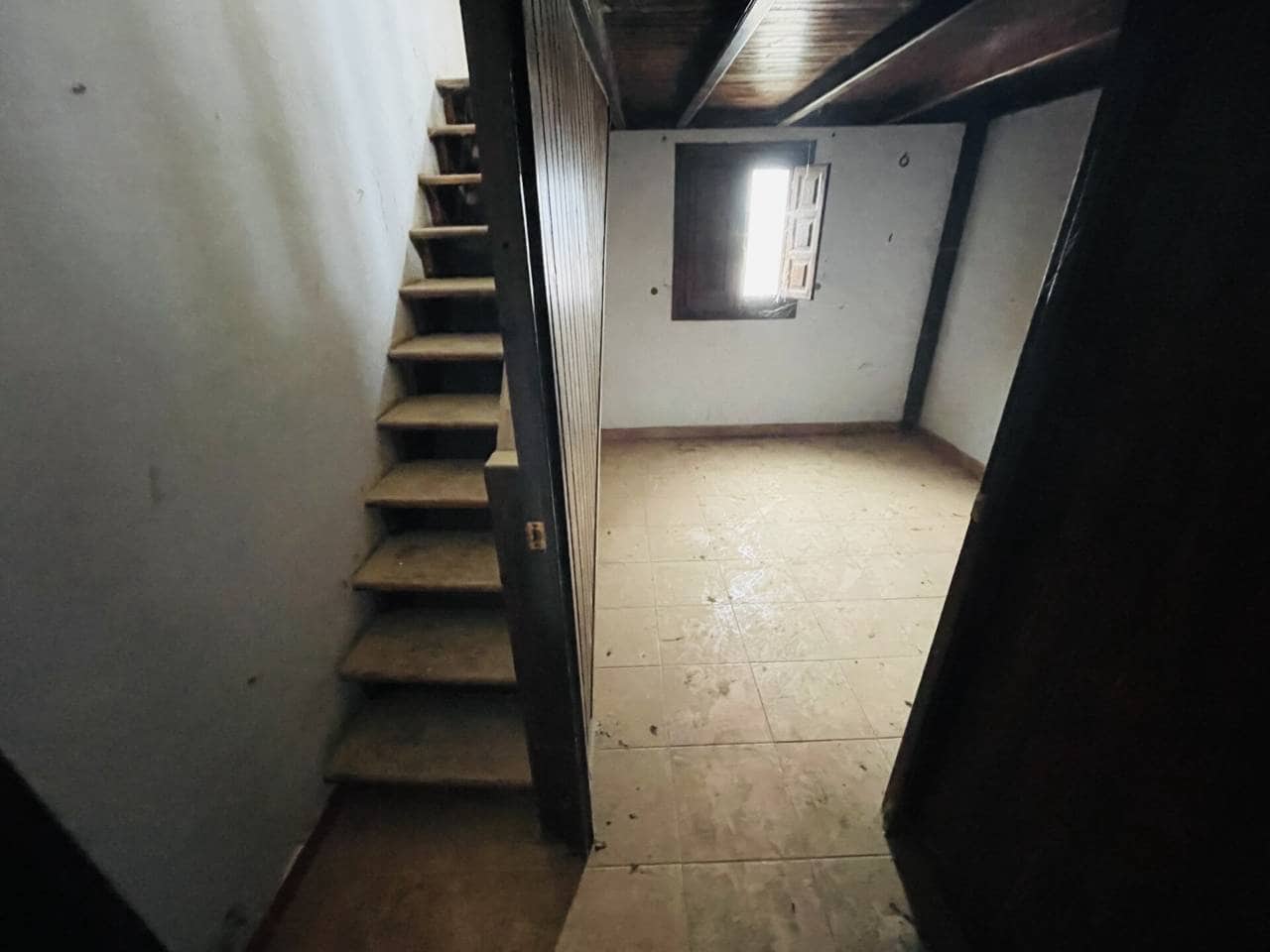 15 quarto Quinta/Casa Rural para venda em La Escucha com piscina garagem - 190 000 € (Ref: 10032290)