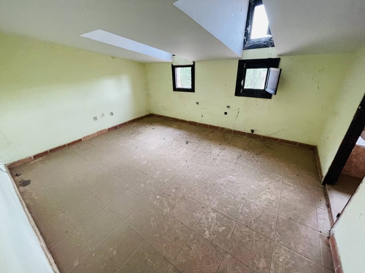 15 quarto Quinta/Casa Rural para venda em La Escucha com piscina garagem - 190 000 € (Ref: 10032290)