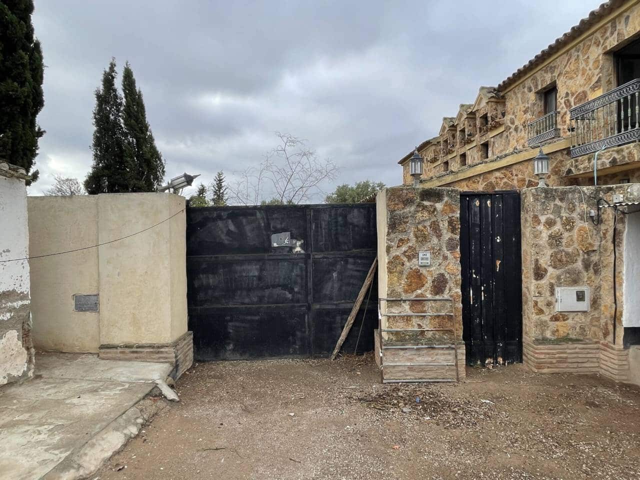15 quarto Quinta/Casa Rural para venda em La Escucha com piscina garagem - 190 000 € (Ref: 10032290)