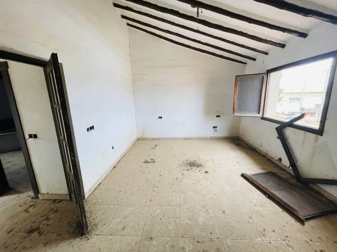 15 quarto Quinta/Casa Rural para venda em La Escucha com piscina garagem - 190 000 € (Ref: 10032290)