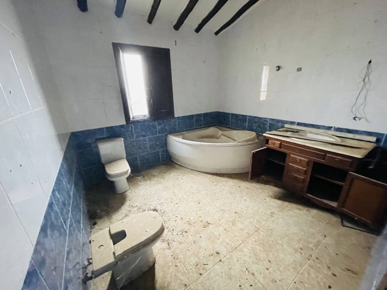 15 quarto Quinta/Casa Rural para venda em La Escucha com piscina garagem - 190 000 € (Ref: 10032290)