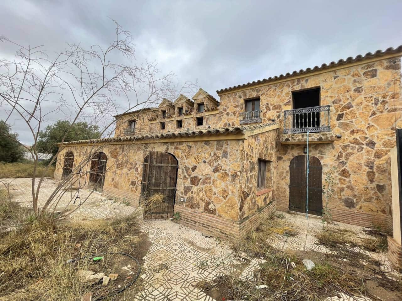15 quarto Quinta/Casa Rural para venda em La Escucha com piscina garagem - 190 000 € (Ref: 10032290)