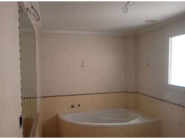 4 sypialnia Mieszkanie na sprzedaż w Torrevieja z garażem - 270 000 € (Ref: 10032291)