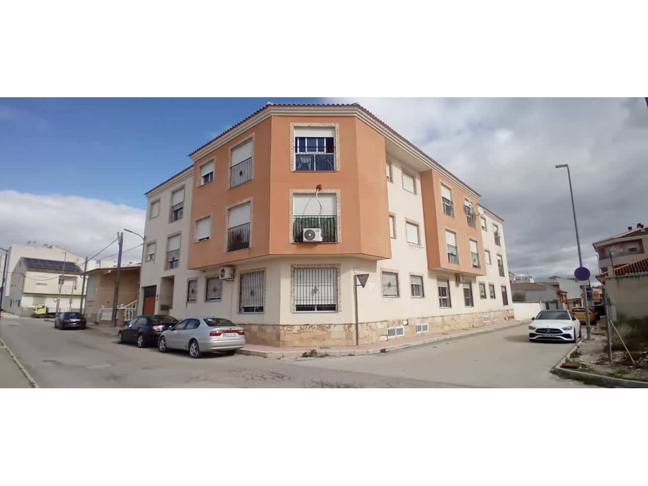 2 bedroom Flat for sale in Ceuti with garage - € 90,000 (Ref: 10032306)