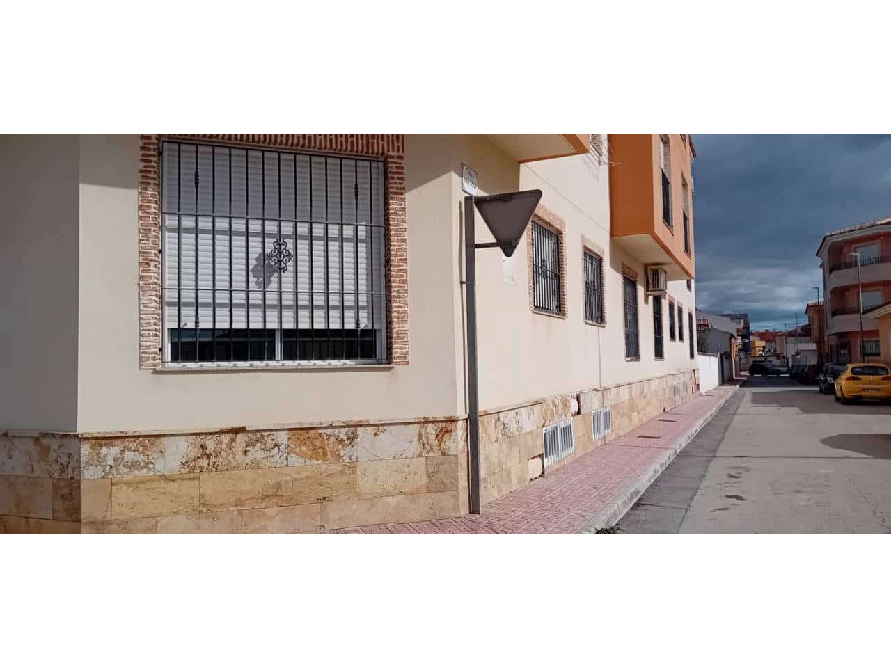 2 bedroom Flat for sale in Ceuti with garage - € 90,000 (Ref: 10032306)