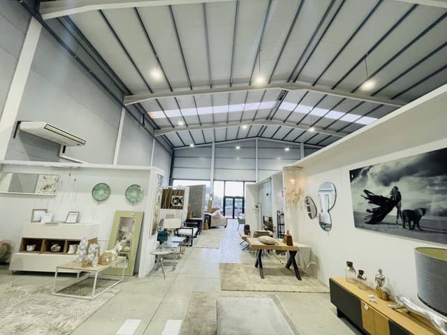 Entreprise à vendre à Los Montesinos - 800 000 € (Ref: 10032314)