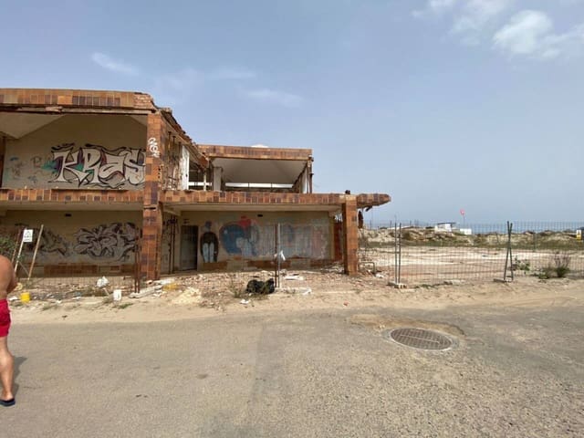 Commercieel te koop in La Manga del Mar Menor - € 49.000 (Ref: 10032333)