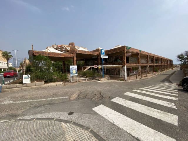 Commercieel te koop in La Manga del Mar Menor - € 49.000 (Ref: 10032333)