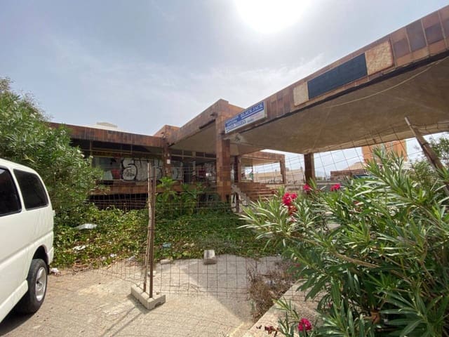 Commercieel te koop in La Manga del Mar Menor - € 49.000 (Ref: 10032333)