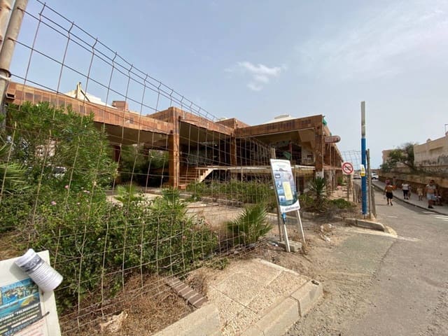 Commercieel te koop in La Manga del Mar Menor - € 49.000 (Ref: 10032333)