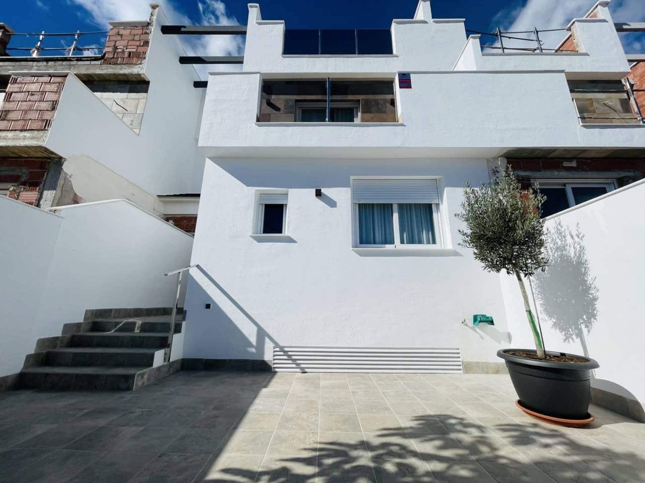 3 slaapkamer Halfvrijstaande villa te koop in Los Alcazares met zwembad garage - € 357.000 (Ref: 10032339)