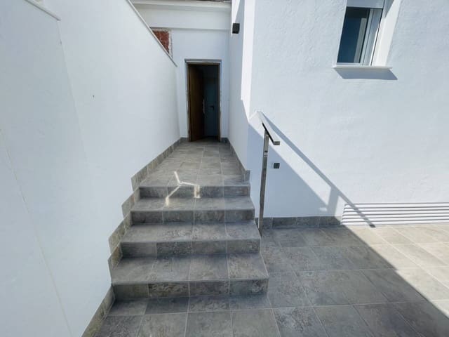 3 slaapkamer Halfvrijstaande villa te koop in Los Alcázares met zwembad garage - € 357.000 (Ref: 10032339)