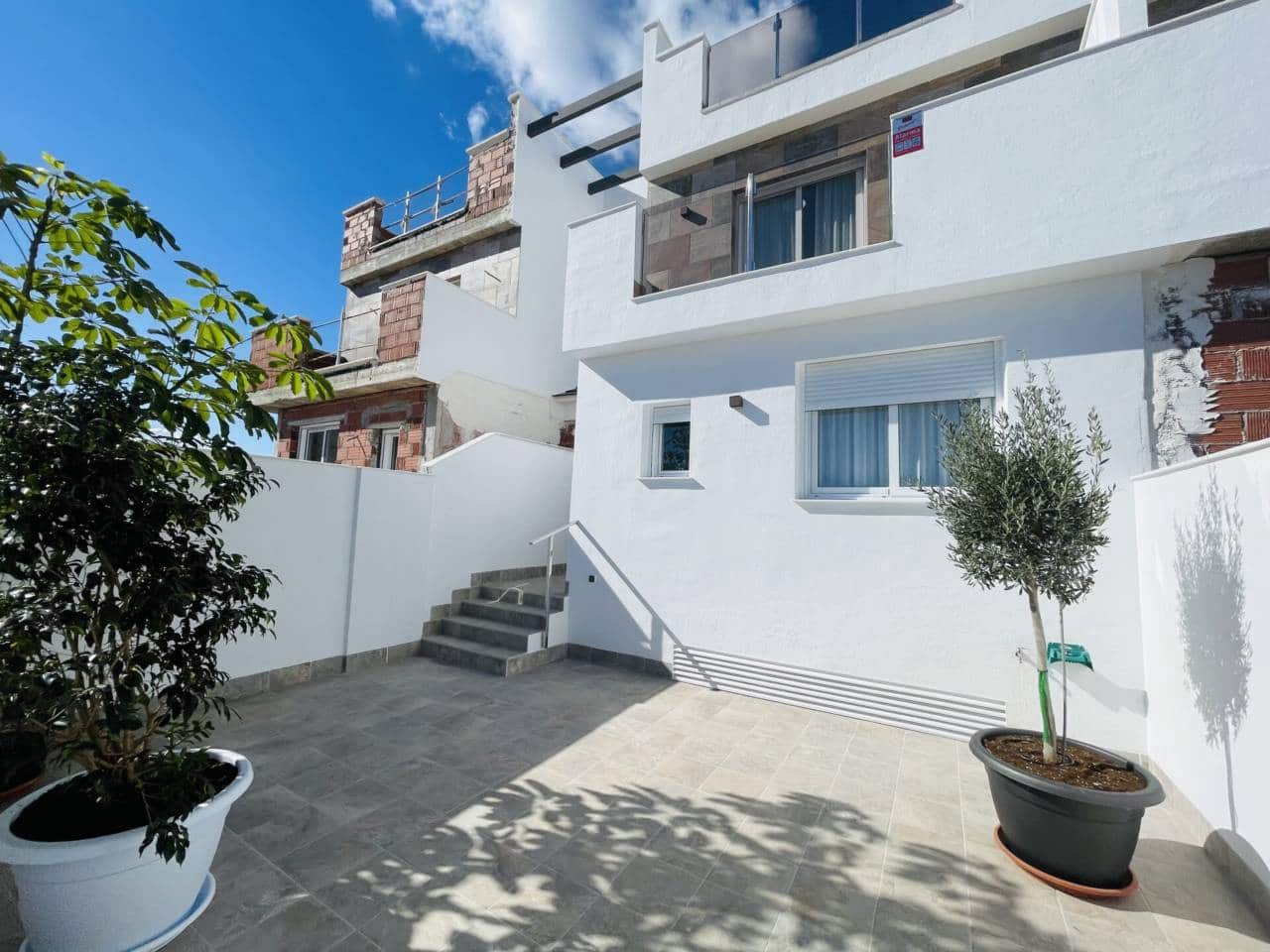 3 slaapkamer Halfvrijstaande villa te koop in Los Alcazares met zwembad garage - € 357.000 (Ref: 10032339)