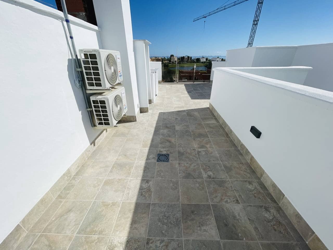 3 slaapkamer Halfvrijstaande villa te koop in Los Alcazares met zwembad garage - € 357.000 (Ref: 10032339)