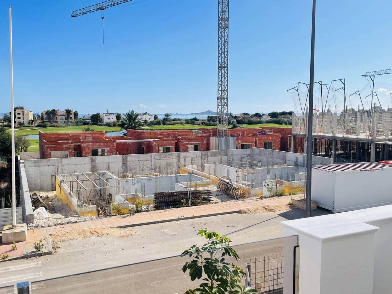 3 slaapkamer Halfvrijstaande villa te koop in Los Alcazares met zwembad garage - € 357.000 (Ref: 10032339)