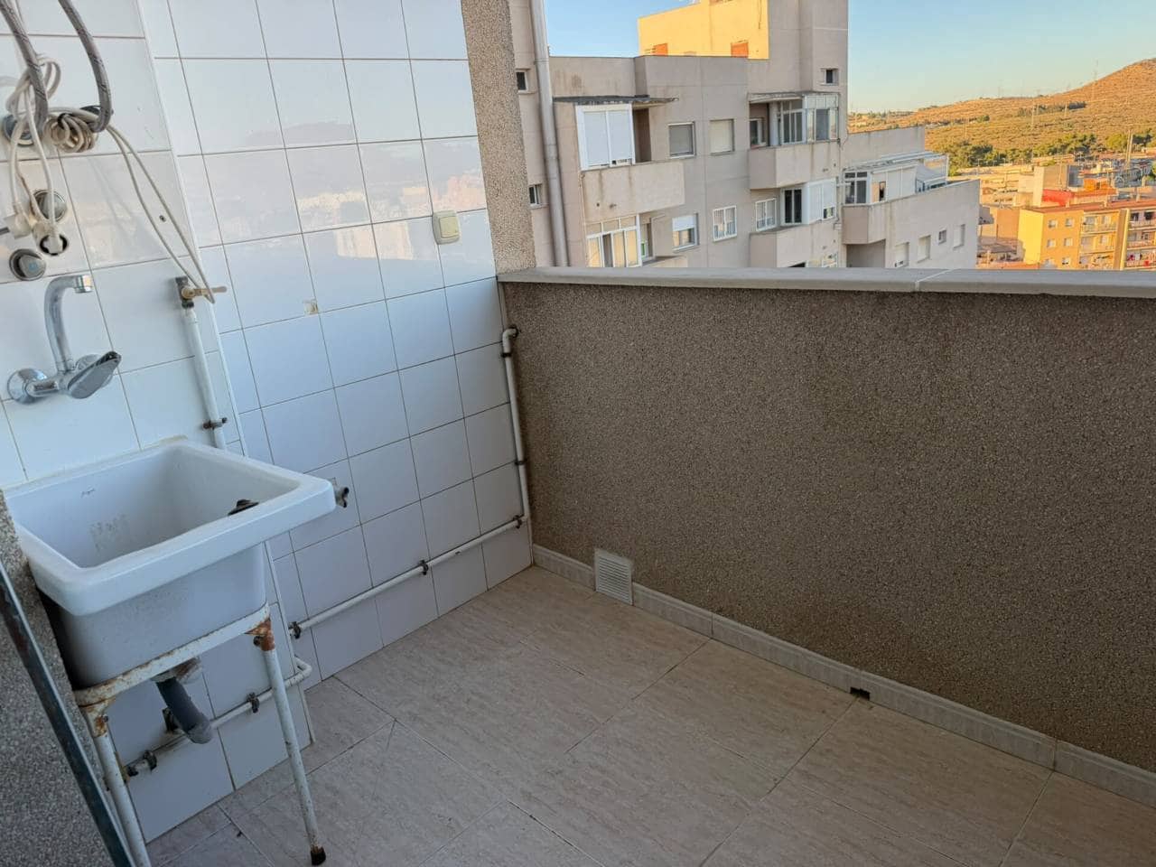Appartement de 4 chambres à louer à Carthagene avec garage - 1 200 € (Ref: 10077376)