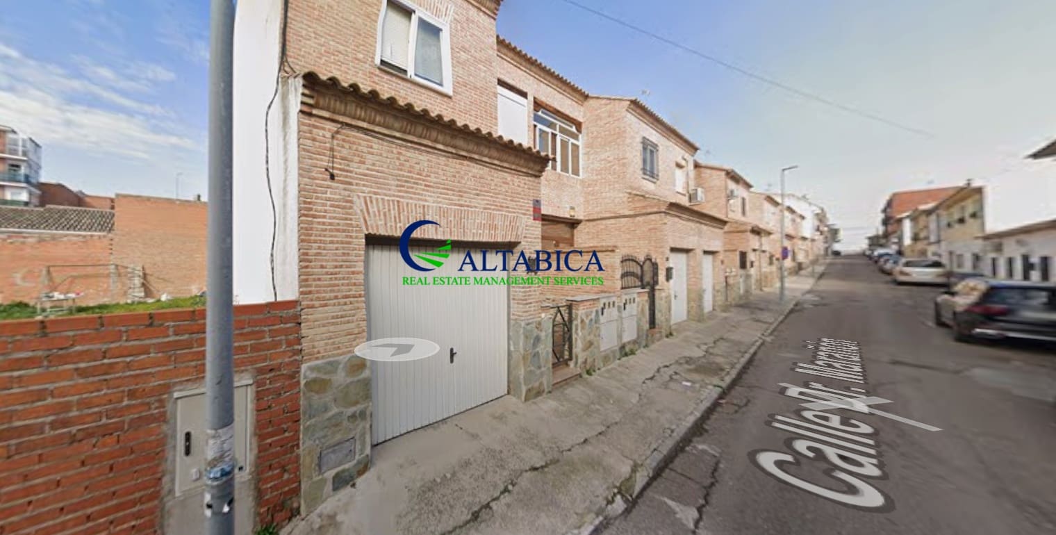 Chalet de 3 habitaciones en Yuncos en venta - 151.200 € (Ref: 9980660)