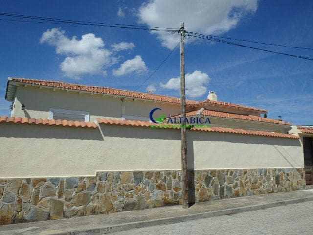 Chalet de 4 habitaciones en Méntrida en venta - 160.000 € (Ref: 9980662)
