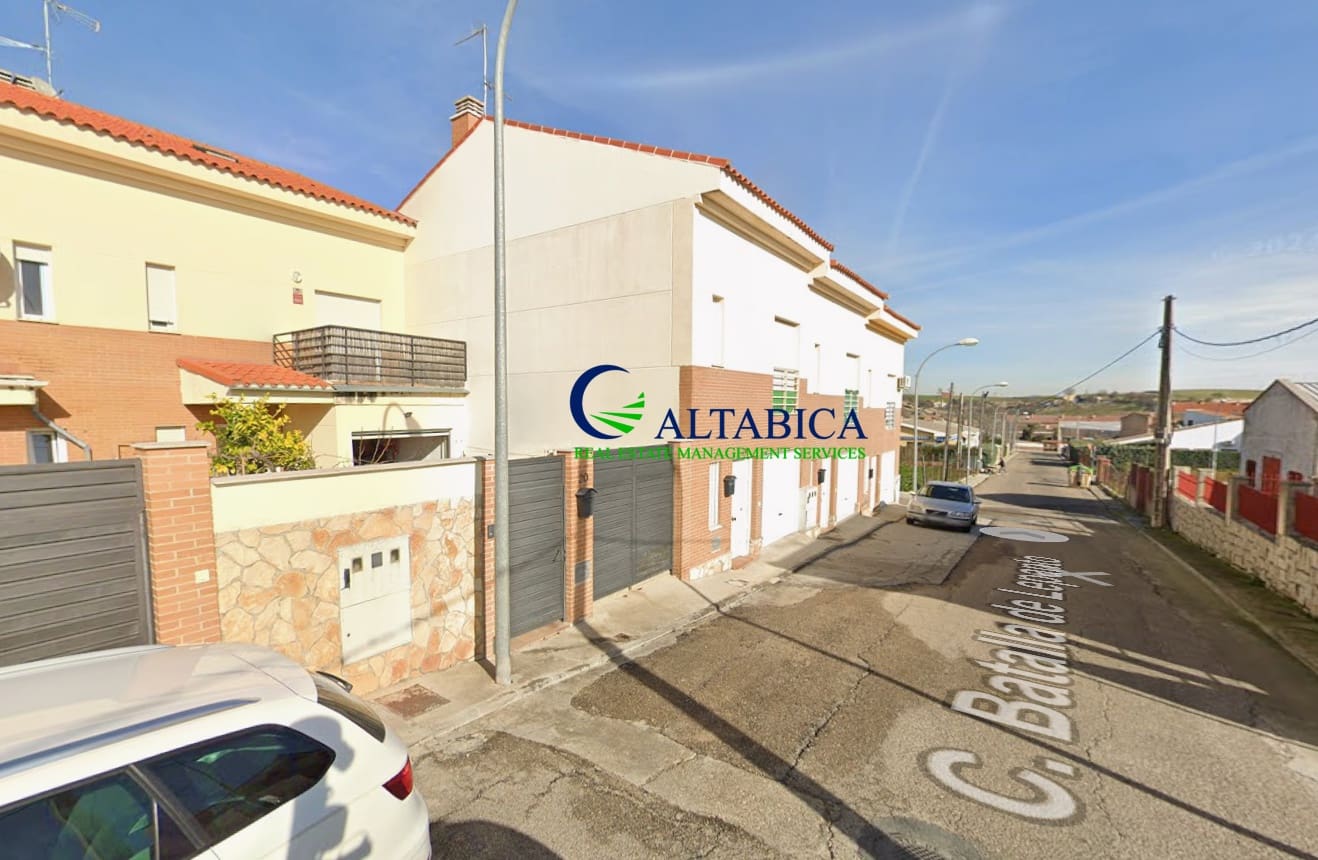 3 bedroom Villa for sale in Camarena - € 99,000 (Ref: 9980669)