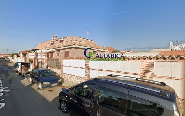 Chalet de 4 habitaciones en Chozas de Canales en venta - 133.500 € (Ref: 9980670)