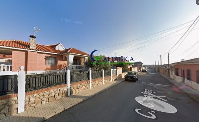 Chalet de 4 habitaciones en Chozas de Canales en venta - 133.500 € (Ref: 9980670)
