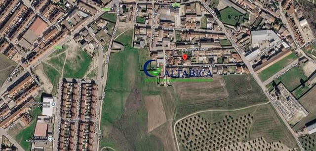 Chalet de 4 habitaciones en Chozas de Canales en venta - 133.500 € (Ref: 9980670)