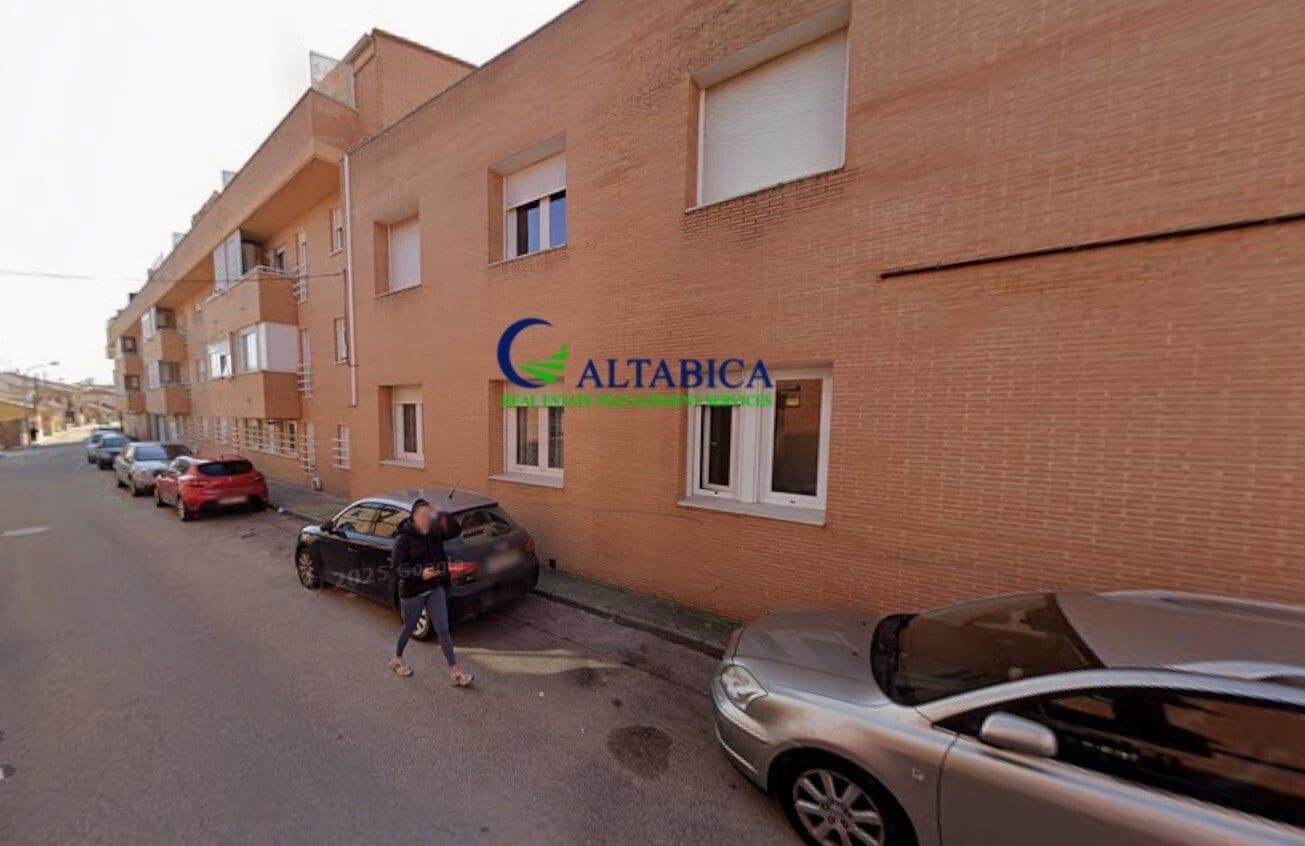 3 slaapkamer Flat te koop in Camarena met garage - € 74.250 (Ref: 9980682)