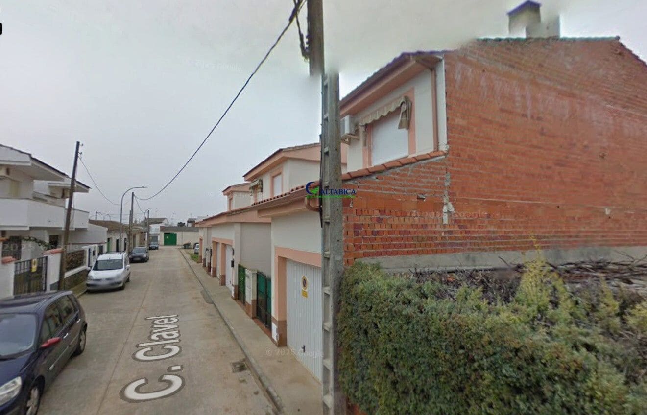 Chalet de 3 habitaciones en Cazalegas en venta - 86.250 € (Ref: 9980683)