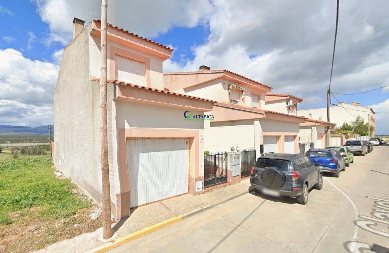 Chalet de 3 habitaciones en Cazalegas en venta - 86.250 € (Ref: 9980683)