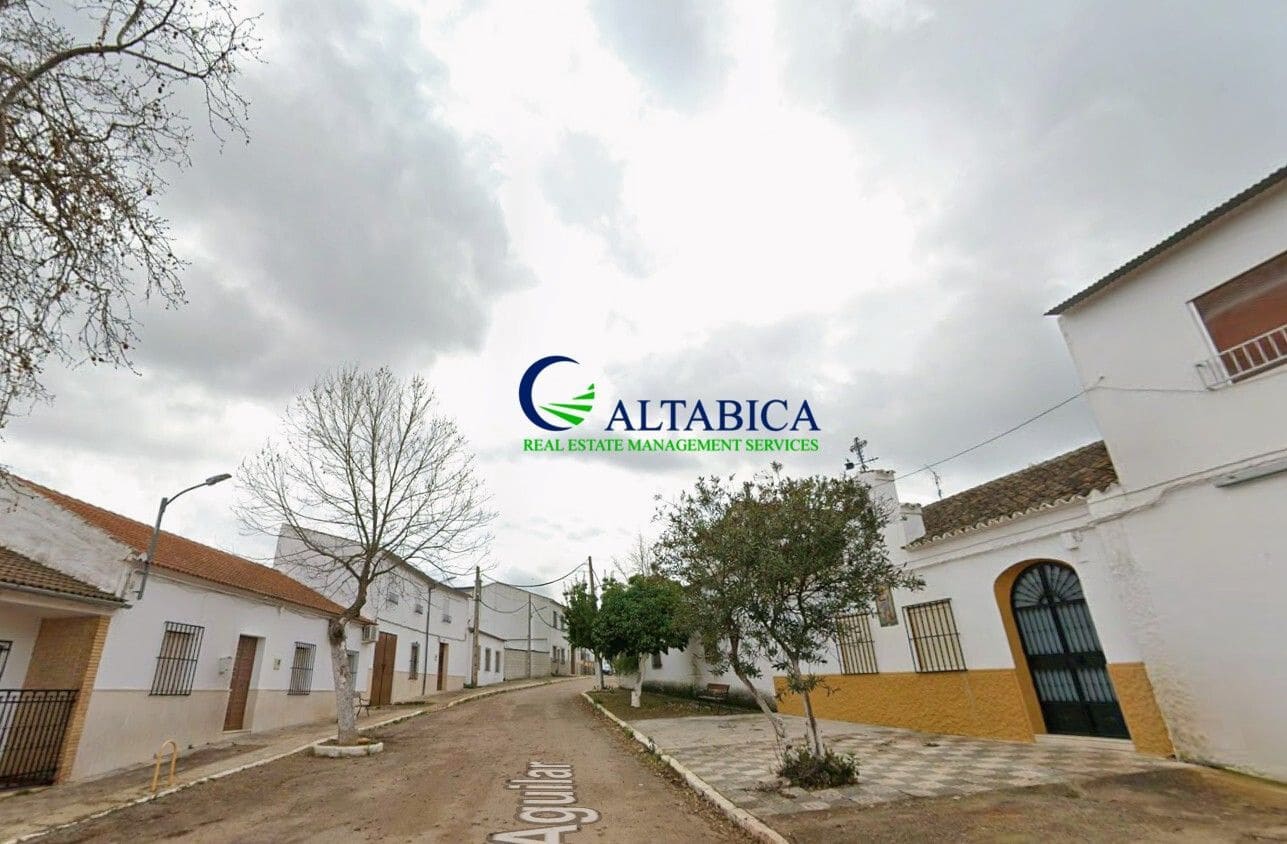 3 bedroom Villa for sale in La Roda de Andalucia - € 37,400 (Ref: 9980688)