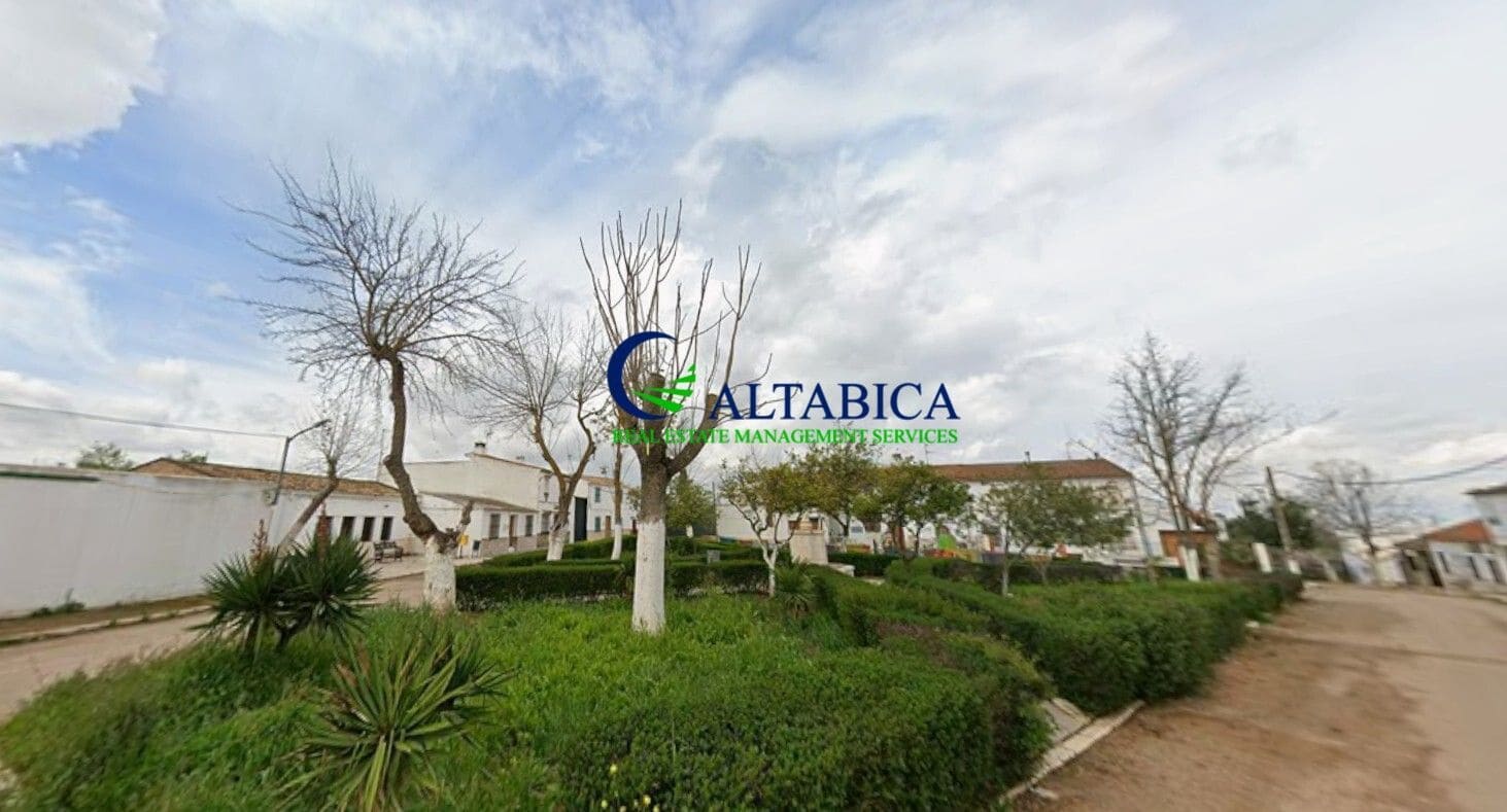3 bedroom Villa for sale in La Roda de Andalucia - € 37,400 (Ref: 9980688)