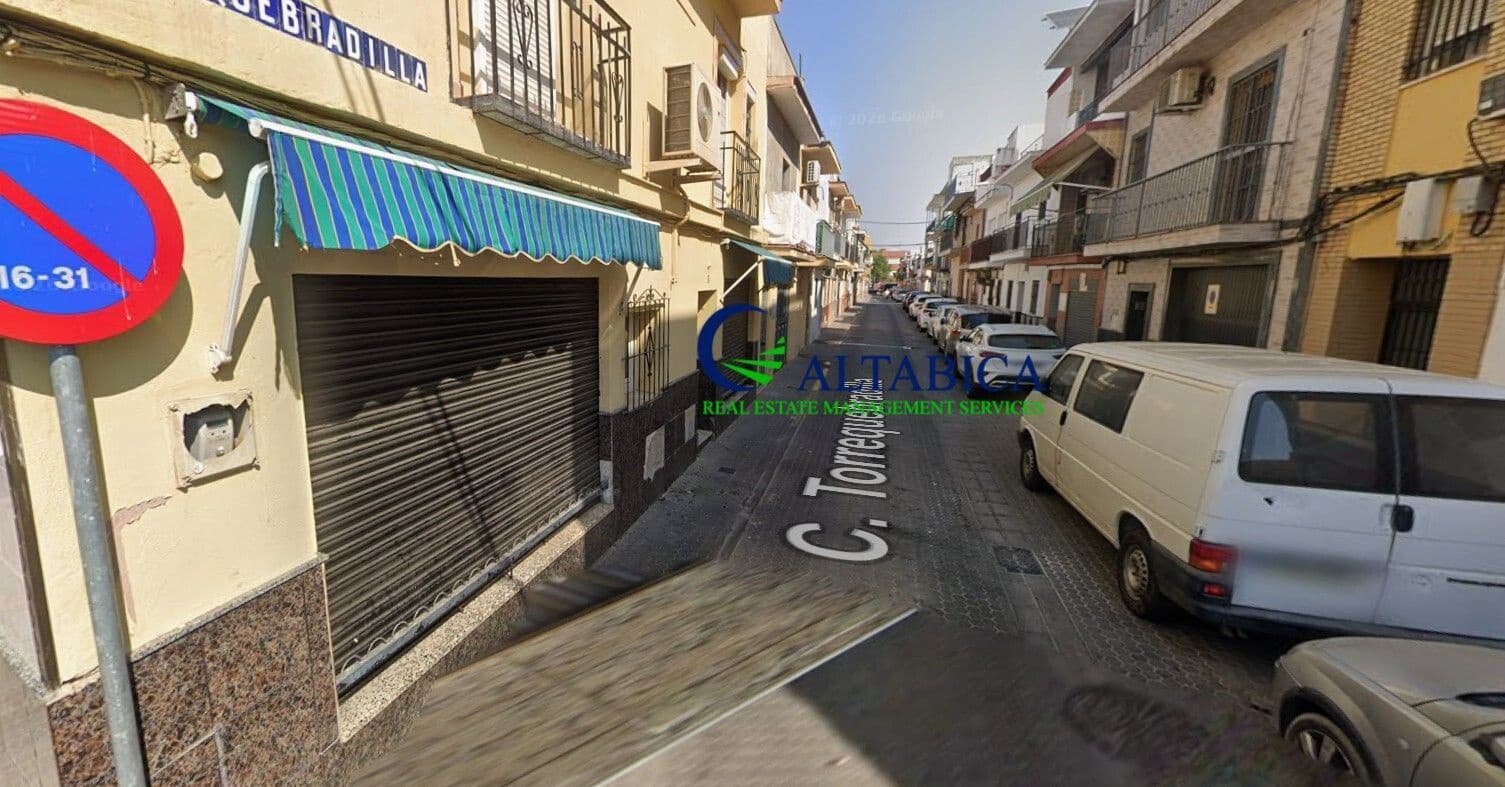 3 bedroom Villa for sale in Seville city - € 63,000 (Ref: 9980692)