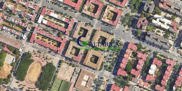 3 slaapkamer Flat te koop in Bda. Pino Montano, Sevilla stad - € 115.000 (Ref: 9980694)