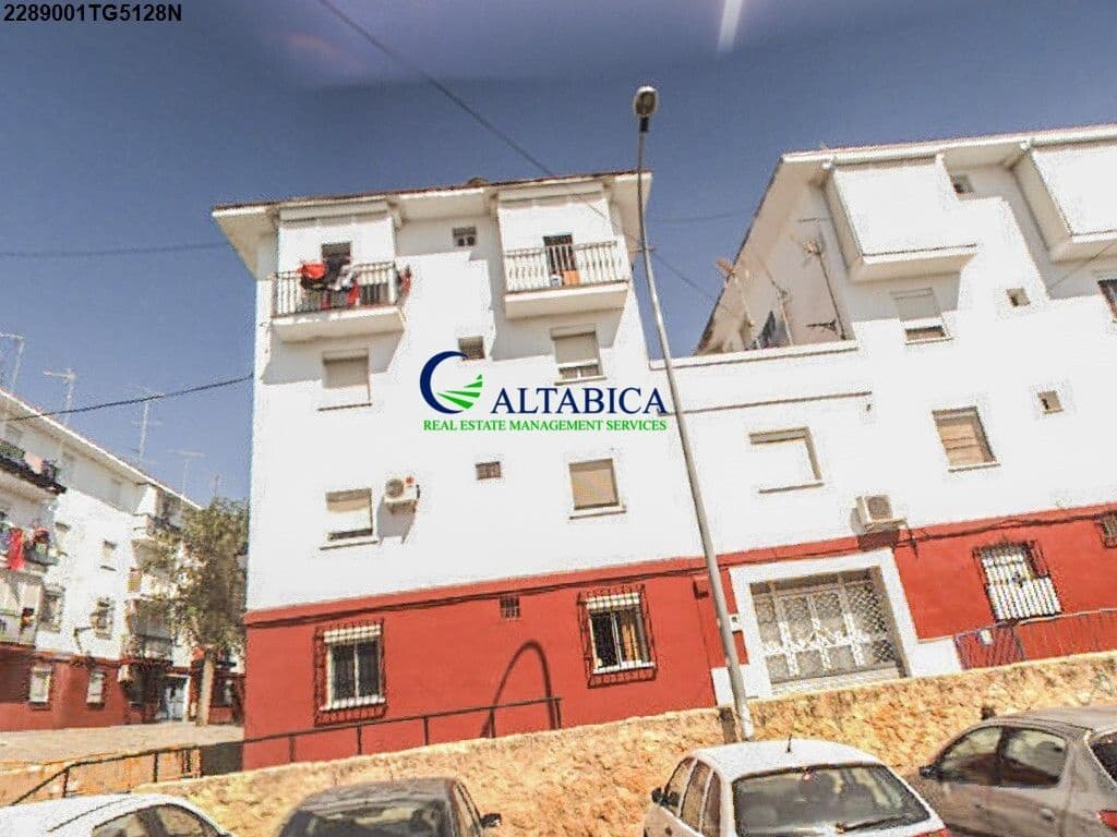 Piso de 3 habitaciones en Utrera en venta - 57.700 € (Ref: 9980697)