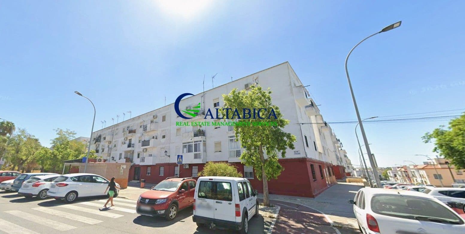 Piso de 3 habitaciones en Utrera en venta - 57.700 € (Ref: 9980697)