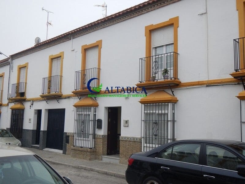 Chalet de 4 habitaciones en Arahal en venta - 69.000 € (Ref: 9980702)