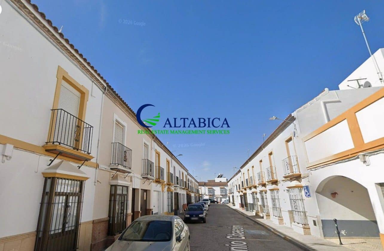 Chalet de 4 habitaciones en Arahal en venta - 69.000 € (Ref: 9980702)