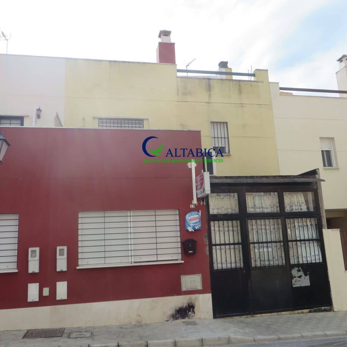 Chalet de 3 habitaciones en La Puebla del Río en venta - 121.000 € (Ref: 9980709)