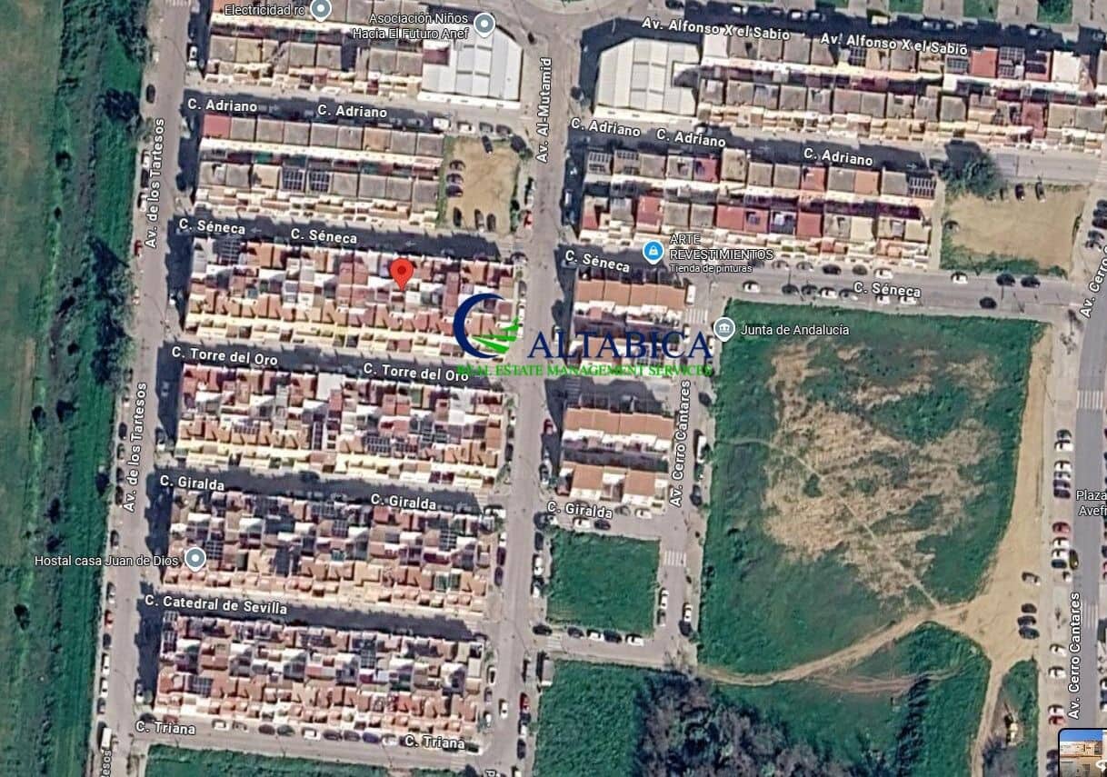 Chalet de 3 habitaciones en La Puebla del Río en venta - 121.000 € (Ref: 9980709)