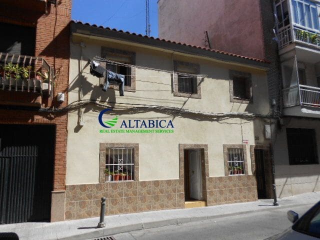 Chalet de 3 habitaciones en San Fernando de Henares en venta - 105.700 € (Ref: 9980728)