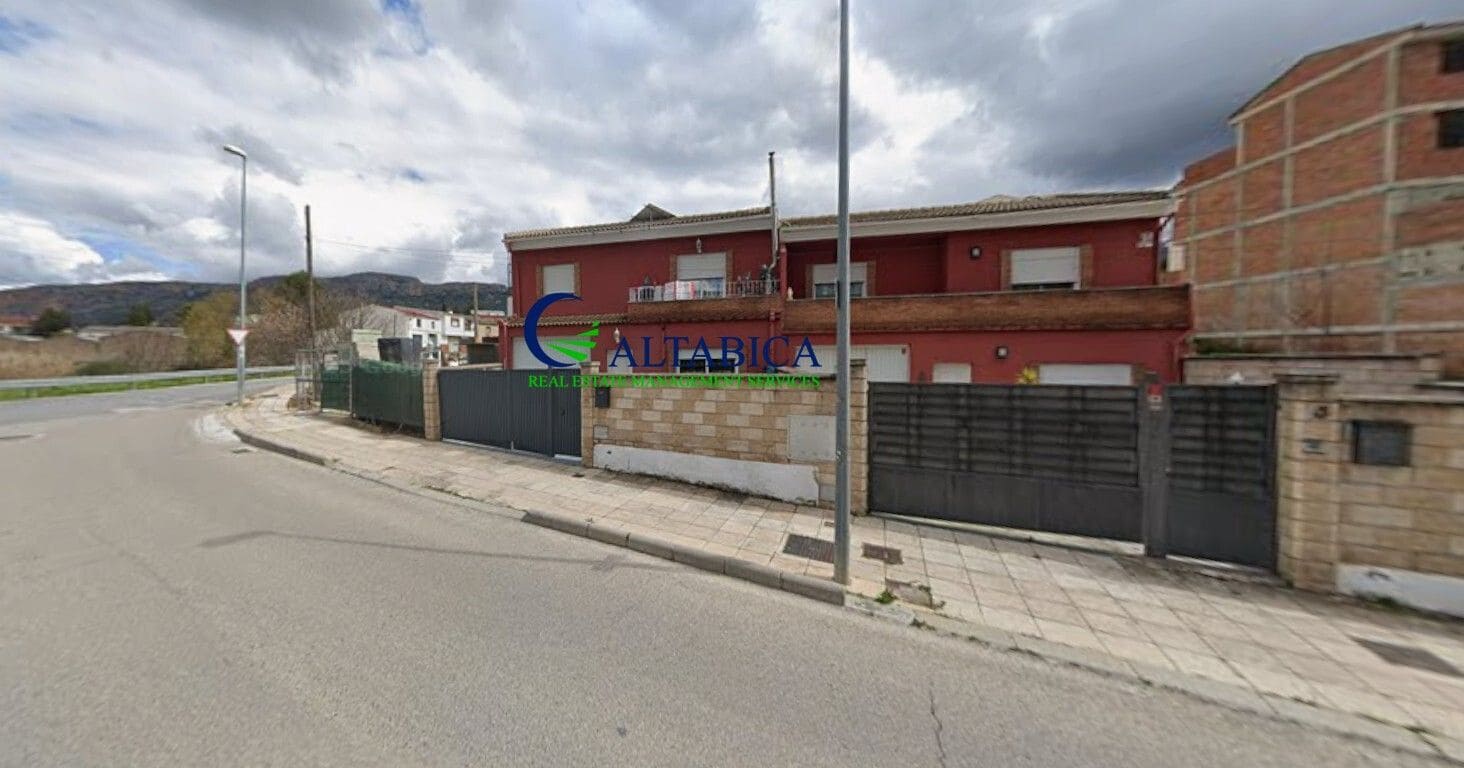 Chalet de 3 habitaciones en Los Villares en venta - 115.000 € (Ref: 9980733)