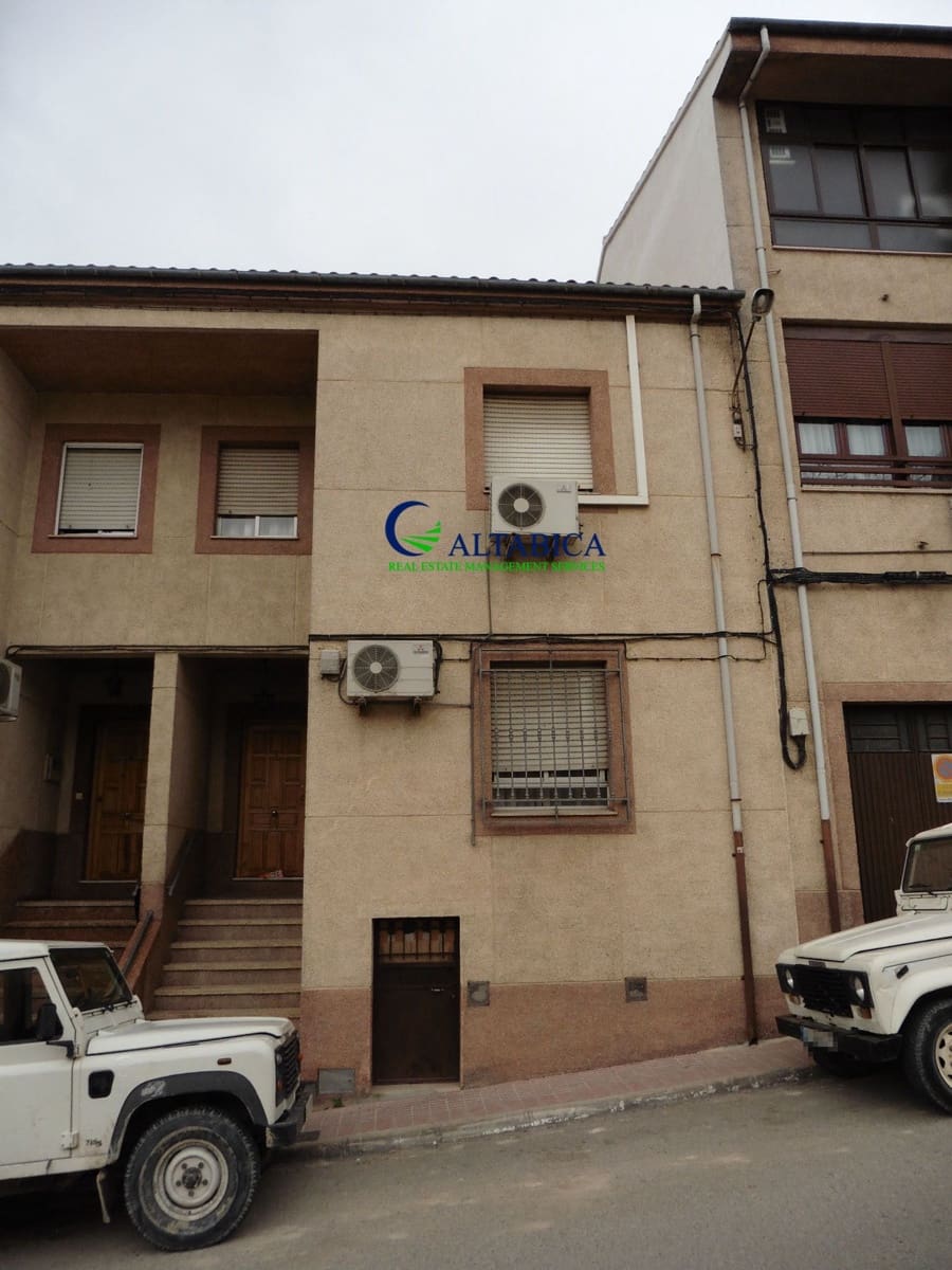 Chalet de 3 habitaciones en Villanueva del Arzobispo en venta - 52.000 € (Ref: 9980736)
