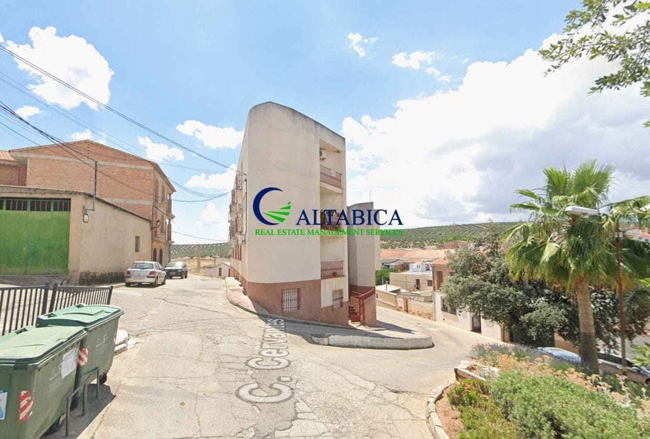 Piso de 3 habitaciones en Navas de San Juan en venta - 40.800 € (Ref: 9980739)