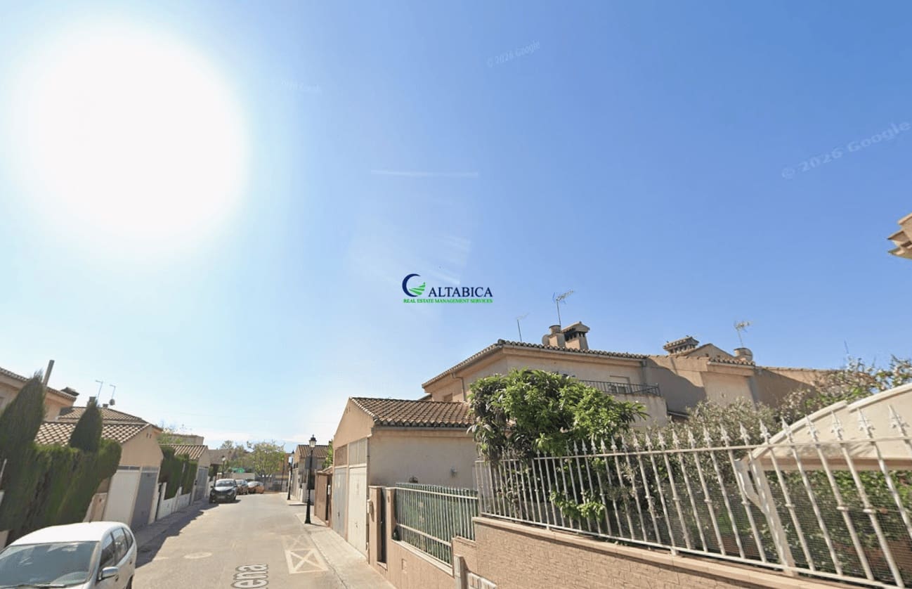 Chalet de 3 habitaciones en Las Gabias en venta - 106.000 € (Ref: 9980775)