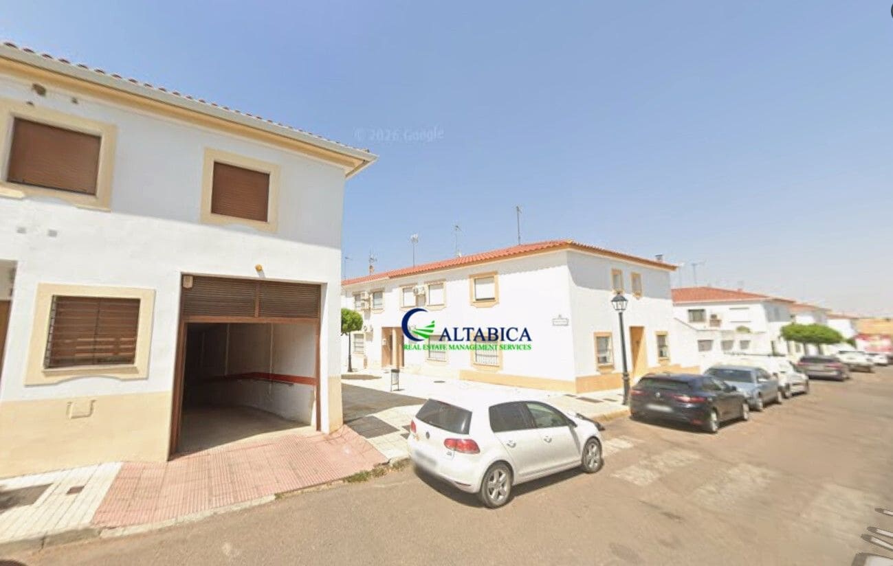 Chalet de 3 habitaciones en Olivenza en venta - 91.800 € (Ref: 9980779)