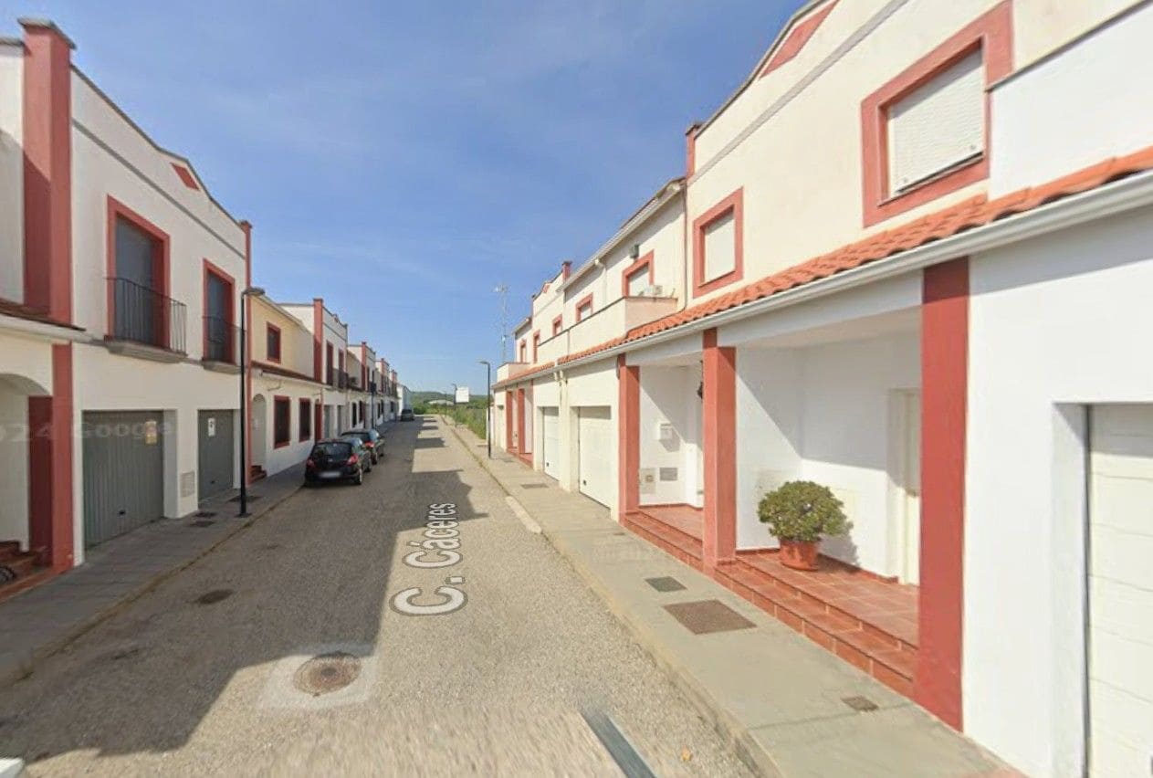Chalet de 3 habitaciones en Fregenal de la Sierra en venta - 58.200 € (Ref: 9980781)