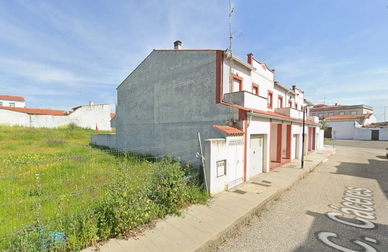 Chalet de 3 habitaciones en Fregenal de la Sierra en venta - 58.200 € (Ref: 9980781)