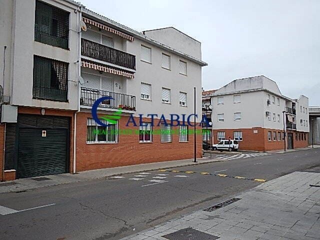 Piso de 3 habitaciones en Montijo en venta con garaje - 52.000 € (Ref: 9980782)