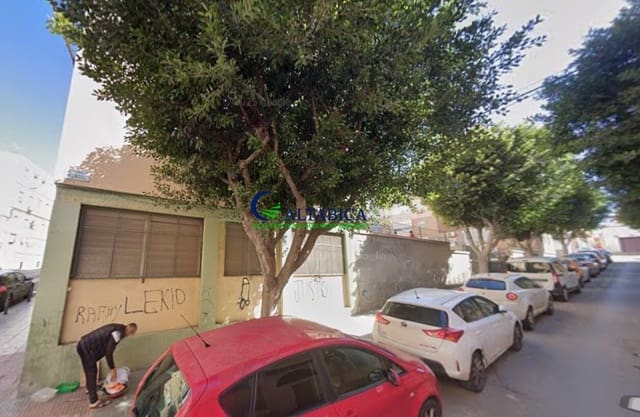 3 soveværelse Lejlighed til salg i La Chanca - Pescadería, Almería by - € 36.000 (Ref: 9980784)