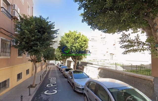 3 soveværelse Lejlighed til salg i La Chanca - Pescadería, Almería by - € 36.000 (Ref: 9980784)